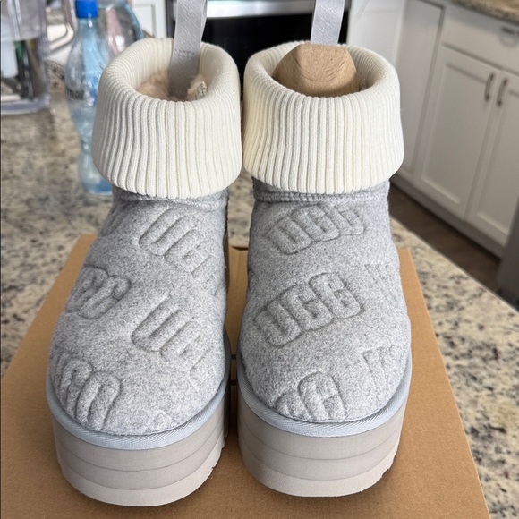 UGG Women's Cozy Gray and Cream Platform Slippers - Picture 6 of 6